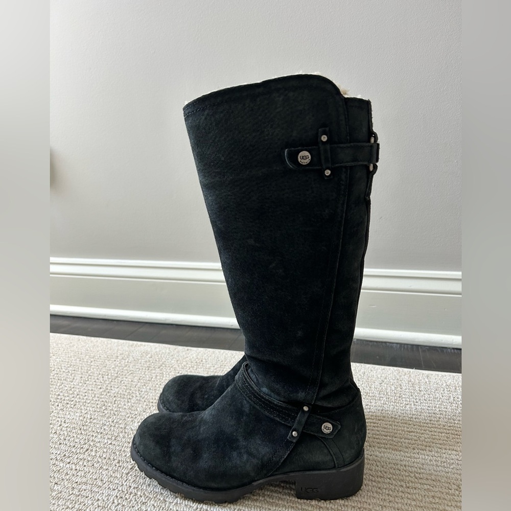CLEARANCE: Ugg Shearing Boots